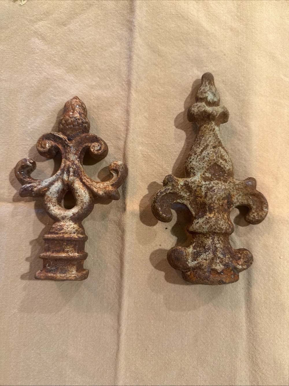 Cast Iron Fence Post Finials (2) ~ Fleur De Lis W Rusty Patina 6 & 7 In Tall